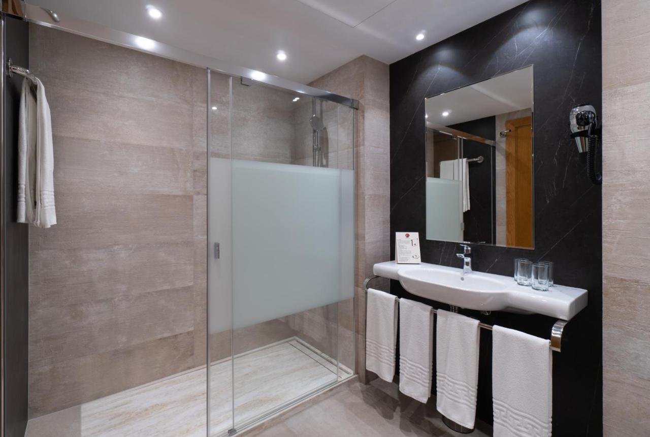 Hotel Apartamentos Bajondillo Торремолінос Екстер'єр фото Bathroom