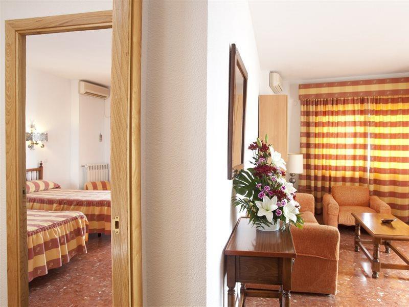 Hotel Apartamentos Bajondillo Торремолінос Екстер'єр фото Room in a hotel