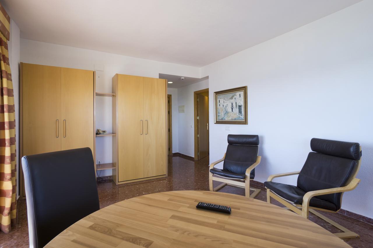 Hotel Apartamentos Bajondillo Торремолінос Екстер'єр фото Interior of a room