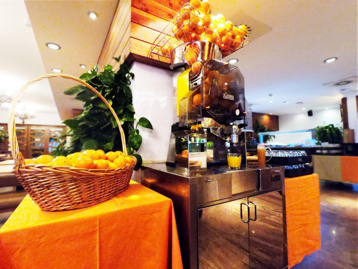 Hotel Apartamentos Bajondillo Торремолінос Екстер'єр фото "Orange juice is good for health"