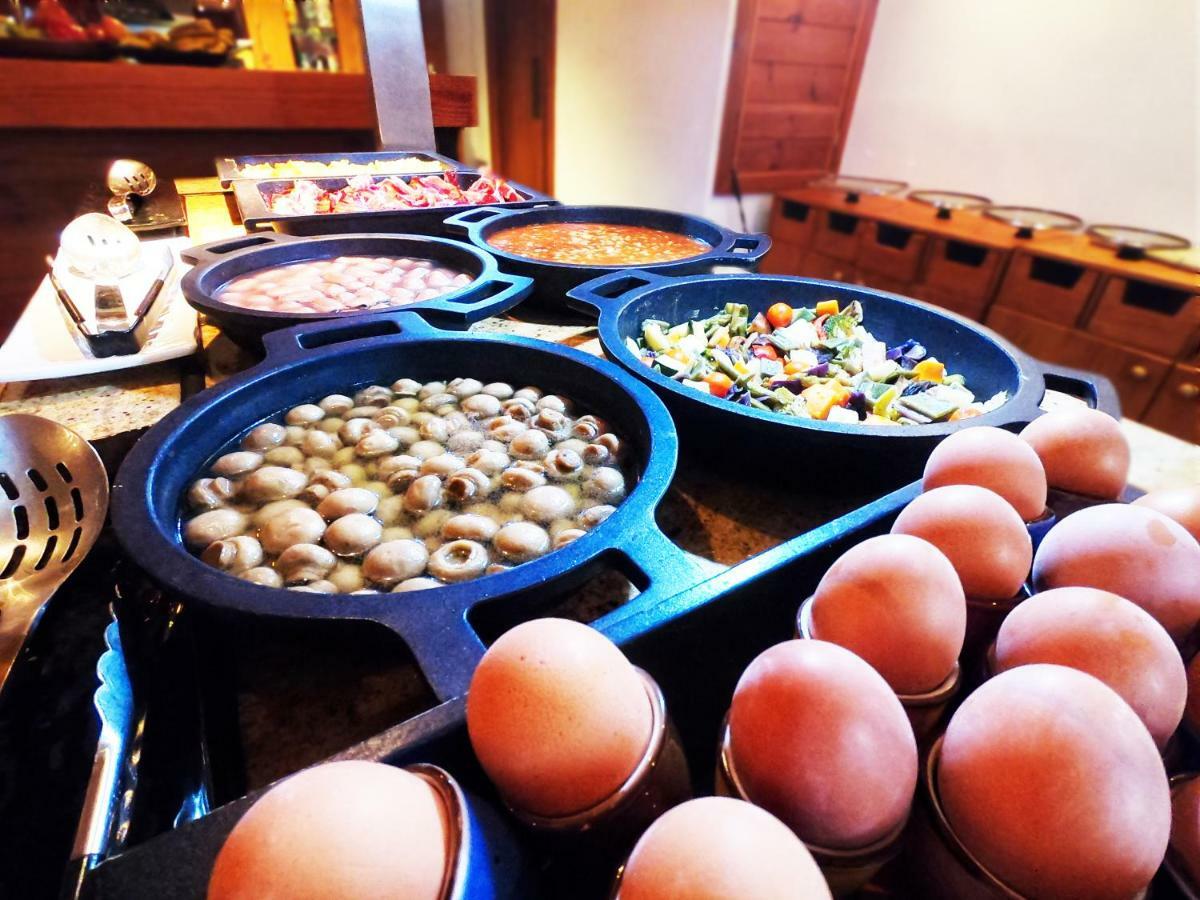 Hotel Apartamentos Bajondillo Торремолінос Екстер'єр фото Breakfast buffet at a hotel