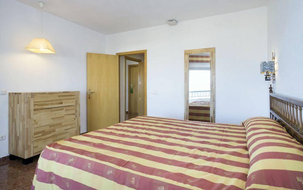 Hotel Apartamentos Bajondillo Торремолінос Екстер'єр фото Bedroom