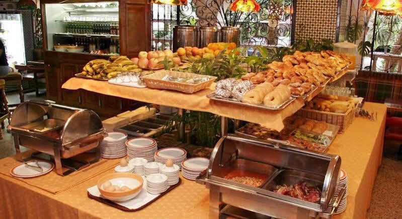Hotel Apartamentos Bajondillo Торремолінос Екстер'єр фото Breakfast buffet